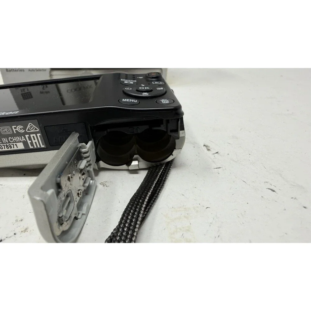 Nikon COOLPIX L31 16.1MP 5x Optical Zoom Silver Digital Camera W/ Box Works